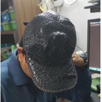 ราคา หมวกหนังแท้ๆ แบบเท่ๆ สีดำ ของดีหนังเเท้ หมวกหนังจระเข้เเท้มากับโหนกงามๆ (15488484733)