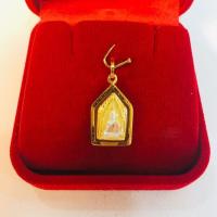 ราคา พระขุนแผนเลี่ยมทอง ทองแท้75 เลี่ยมกันน้ำ ตัวพระไม่ใช่ทอง มีใบรับประกันให้ ใส่กับสร้อยคอเส้นเล็กๆหรือหนัก 1สลึงได้ค่ะ (2098710762)