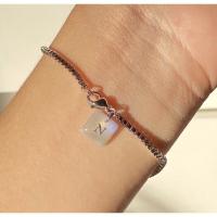 ราคา แจ้งอักษรทางแชท สร้อยข้อมือ สร้อยคอ ตัวอักษร จี้เปลี่ยนสีแสงแดด สร้อยคอตัวอักษร สร้อยตัวอักษร จี้ตัวอักษร (17125073760)