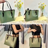 ราคา Coach Molly งานสะพาย ได้crossbody งานหนังนิ่มวัสดุดี มีช่องใช้งานสามช่อง จุของได้เยอะ ซ้ายขวา มีช่องซิปกลาง งานเป๊ะปั๊มทุกจุด พร้อมสายสะพายยาวปรับระดับได้ อุปกรณ์ ถุงผ้า ขนาด ส9 ก12 ฐ11 (20970572772)