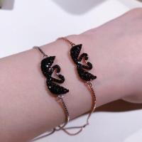 ราคา กำไลข้อมือ Swarovski Iconic Swan Bracelet Black and Rose Gold tone plated สวารอฟสกี้ ของแท้ 100 ของขวัญสำหรับคนพิเศษ พร้อมส่ง (2905216056)