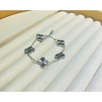 ราคา กำไลข้อมือ สร้อยข้อมือ พีเมี่ยม ข้อมือรายดอก ใส่ไม่ลอกไม่ดำ สีทอง สีโรสโกลด์ สีเงิน (16983187704)