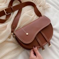 ราคา กระเป๋าสะพายข้าง ทรงโค้งเย็บสวย สวยเก๋ กระเป๋า ผู้หญิง กระเป๋าหนัง สายหนัง B026 86 105 (12912429575)