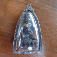 ราคา พระกริ่งหน้าจีน วัดสุทัศน์ ปี 2536 เนื้อโลหะ พร้อมเลี่ยมกรอบเงินก่า (17594870728)