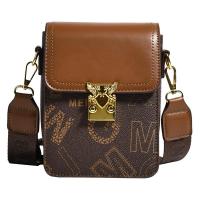 ราคา Lady Lava กระเป๋าเล็กแฟชั่นทรงสี่เหลี่ยมจัตุรัสบรอดแบนด์สะพายไหล่ของผู้หญิงพิมพ์ลายตัวอักษรแบบสะพายไหล่สำหรับผู้หญิงใหม่2023 (20727364977)