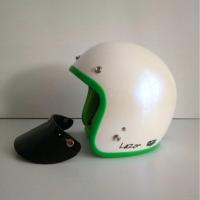 ราคา ALTRAX หมวกกันน็อควินเทจ รุ่น LAZOR สีขาวมุกประกาย นวมเขียว คิ้วเขียว ถอดซักได้ (17451270031)