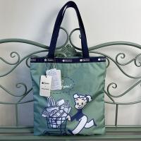 ราคา LeSportsac กระเป๋าผ้าของผู้หญิง LeSportsac กันน้ำได้ลำลองพิมพ์ลายการ์ตูนแฟชั่นกระเป๋าทรงสี่เหลี่ยมมีหูหิ้วสะพายไหล่กระเป๋าสะพายไหล่แบบพกพา2339 (19806786796)