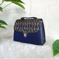 ราคา กระเป๋าผ้าไหมแท้ กระเป๋าสะพาย ปรับสายกระเป๋าได้ กระเป๋าตังค์ ลายไทย สีสวย เกรดพรีเมี่ยม NgamNate (17280403911)