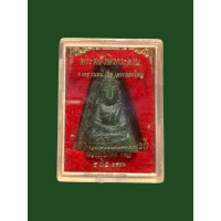 ราคา พระหลังพิงกระดาน หลวงพ่อวิริยังค์ วัดธรรมมงคล ปี 2536 รุ่นนี้เป็นเศษหยกที่สกัดมาจากพระหยกขนาดพระประธานของวัด พร้อมกล่องจากวัด แท้รับประกัน ท 35 (19621952335)
