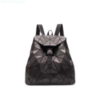 ราคา Issey Miyake 2023กระเป๋าเป้สะพายหลังรูปสี่เหลี่ยมขนมเปียกปูนใหม่ทันสมัยสำหรับทั้งหญิงและชายคู่ Miyake สไตล์เดียวกันกระเป๋าเป้สะพายหลังแบบสบายๆเรขาคณิต (20108295020)