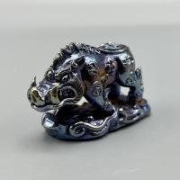 ราคา หมูป่าหนุนดวง รุ่นโคตรเศรษฐี หลวงพ่อหวั่น กุสลจิตฺโต วัดคลองคูณ พิจิตร ปี 2561 สร้างน้อย ฐานอุดมวลสาร ปลุกเสกในไตรมาส เนื้ออัลปาก้าประกายรุ้ง (13281990542)