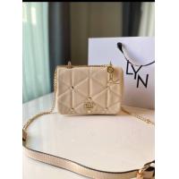 ราคา พร้อมส่ง กระเป๋าสะพาย Lyn หน้าหมุด แท้ (14846499024)