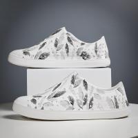 ราคา Z5420 1806 WNC native Hole shoes male print beach sandals lazy shoes water shoes soft bottom breathable beach shoes hollow shoes student shoes size 36 45 (16555857956)