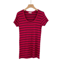 ราคา zenana outfitters เสื้อยืดสีแดงลายขวางดำ Preloved (20629258630)