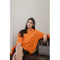 ราคา ELLE Boutique เชิ้ตเดรสผ้าค๊อตตอน คอจีน หน้าสั้น หลังยาว ชายด้านหน้าโค้ง แขน 4 ส่วน ปักโลโก้กระเป๋าอก W3E550 (17110204194)