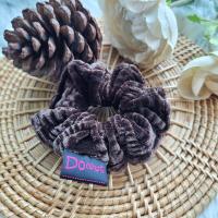 ราคา พร้อมส่งร้านในไทย ยางรัดผมโดนัทรุ่นใหม่ ผ้ากำมะหยี่อัดพลีท ไซส์ S สวยมาก ยางรัดผมแบรนด์ Donut แท้100 (16080341275)
