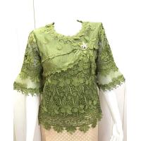 ราคา FON เสื้อลูกไม้แต่งผ้าแก้ว เสื้อคอกลมแขนกระดิ่ง มีไซร้รอบอก38 46 9904 2 (19297882642)