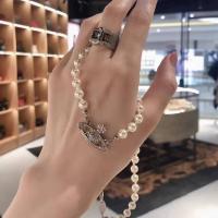 ราคา Vivienne Westwood Queen แม่ของ West Saturn 3D สร้อยคอมุกสร้อยข้อมือผู้หญิงแบบใหม่สร้อยคอเวียนโซ่ไหปลาร้านานาสไตล์เกาหลี2023 (20638924842)