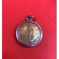 ราคา เหรียญในหลวงทรงผนวช เนื้อทองเหลือง เลี่ยมกรอบสแตนเลส เป็นของที่ระลึก (14321605880)
