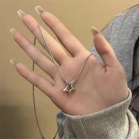 ราคา รูปทรงห้าเหลี่ยมดีไซน์แบบเซอร์เฟียสวยหวานของขวัญแฟชั่นน่ารักสร้อยคอโซ่คล้องคอห่วงโซ่ Sweter Gaya Korea เครื่องประดับผู้หญิงจี้ดาวสุดเจ๋งสร้อยคอยิ้ม (21079273556)