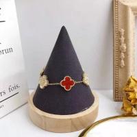 ราคา สร้อยข้อมือสเตนเลส รูปใบโคลเวอร์สี่แฉก สำหรับผู้หญิง (15081984310)