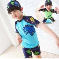 ราคา ชุดว่ายน้ำเด็กเสื้อแขนสั้น กางเกงสามส่วน พร้อมหมวก ชุดว่ายน้ำเด็กชาย ลายไดโนเสาร์ ชุดว่ายน้ำเด็ก (8023593066)