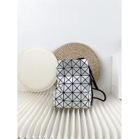 ราคา ของแท้ 100 BAOBAO Issey Miyake กระเป๋าสะพายไหล่แบบคลาสสิก diamond small bucket bag drawstring simple casual BB81 AG531 (18343219803)