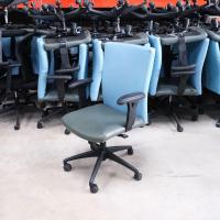 ราคา เก้าอี้สำนักงาน เบาะหนังสีเขียว พนักนักพิงหนังสีฟ้า มีแขน Logica (18010172282)