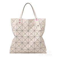ราคา 100 2023แท้ใหม่แฟชั่น Bao Bao Issey Miyake LUCENT กระเป๋าถือด้าน6X6หย่อนใจแฟชั่นกระเป๋าสะพายไหล่เพชรกระเป๋าผู้หญิงเคลือบด้านวัสดุเคลือบด้านเนื้อด้านเคลือบเงาเนื้อละเอียดและเนื้อเย็น (19953524216)