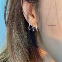 ราคา Triplets zane earrings ต่างหูแบบติดหู งานชุบทองคำขาว เพขร CZ (20224782368)