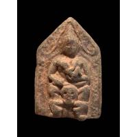 ราคา ขุนแผนขี่โหงพราย หลวงพ่อกวย วัดโฆสิตาราม เนื้อดิน สภาพสวยมากๆ 2775 (17156570988)