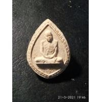 ราคา พระผงรูปเหมือนหลวงปู่แหวน นั่งในกลีบบัวตม หลวงปู่แหวน สุจิณฺโณ วัดดอยแม่ปั๋ง อ พร้าว จ เชียงใหม่ ปี 2516 (7591264809)
