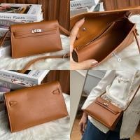 ราคา HARPER CLUTCH กระเป๋าคลัช size 25 cm เรียบหรู หนัง PU Premium Epsom น้ำหนักเบา ทนทาน จุของได้เยอะ ใส่มือถือ กระเป๋าตังค์ใบยาวได้ สายสะพาย 2 เส้น ถอดออกได้ ใช้ได้หลายโอกาส (20969967945)