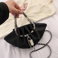 ราคา Zaraกางเกงยีนส์ฤดูใบไม้ร่วงและฤดูหนาวผู้หญิงดีไซน์เฉพาะกระเป๋าจับจีบกระเป๋าหิ้วไนลอนสีดำกระเป๋าถือปลายโซ่สูงใหม่2023 (17555751677)