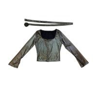 ราคา ꕥCatalog Fashionꕥ เสื้อแฟชั่นสีเงินแขนยาวปลายแขนบาน คอกว้างกระดุมหน้า มีสายยาวพันคอติดดอกกุหลาบตกแต่ง (20928684297)