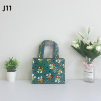 ราคา กระเป๋าผ้าเคลือบกันน้ำ รุ่น J ใช้ถือ ไปพักเที่ยง ใส่มือถือ กระเป๋าเงินใบสั้น ลายน่ารัก ใบเล็กกะทัดรัด (21036861067)