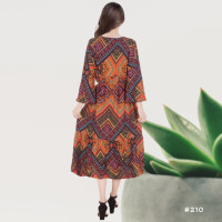 ราคา พร้อมส่ง ชุดเดรสผู้หญิง เดรสสาวผอมสาวอวบ สไตล์โบฮีเมี่ยน เดรสกระโปรงผ่าข้าง คอวีแขนกระดิ่งมีเชือกขนนกให้ผูกเอว พร้อมส่ง 210 (3186148703)