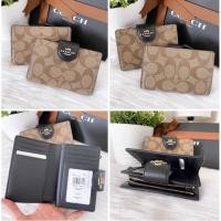 ราคา กระเป๋าสตางค์ COACH MEDIUM CORNER ZIP WALLET รุ่นC0082 6390มีหลายสี (15880782713)