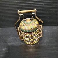 ราคา ปิ่นโตเบญจรงค์จิ๋ว พื้นเหลืองน้ำทอง พื้นเหลือง ขาทองเหลือวด้ามไม้ ของสะสมของขวัญของชำร่วยเชิดชูคุณค่าไทย สำเนา (15925164520)