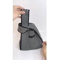 ราคา พร้อมส่งของแท้ กระเป๋าถัก ถุงผ้า Bobbi Brown Knit Bag (20751468965)