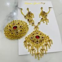 ราคา vintage jewelry เครื่องประดับไทย เครื่องประดับชุดไทย พลอยเทียมสร้อยคอ สร้อยคอจี้ ชุดสูทสีทอง ต่างหู หัวเข็มขัด สีแดง (20906127329)