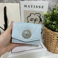 ราคา 5 สี กระเป๋าสตางค์ใบสั้น หน้าจดหมาย lyn รุ่นใหม่ล่าสุด2023 พร้อมกล่อง (20579686154)