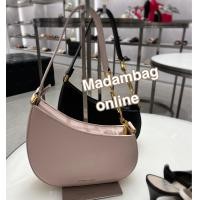 ราคา Charles Keith Asymmetrical Shoudler Bag กระเป๋าสะพายไหล่ สีดำ ชมพูอ่อน (19105077205)