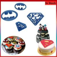 ราคา 4Pcsแบทแมนและซุปเปอร์แมนพิมพ์กดคุกกี้Superheroเครื่องมืออบแม่พิมพ์ชุด4Pcsซูเปอร์ฮีโร่แบทแมนSupermanที่ตัดคุกกี้รูปการ์ตูนPastryเค้กแม่พิมพ์บิสกิต (4405240011)
