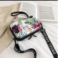 ราคา Bagster กระเป๋าสะพายข้างทรงกล่อง ไซส์เล็ก สีลาย กระเป๋าเดินทางมินิ กระเป๋าสะพายข้าง Forever Young (2388602797)