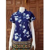 ราคา เสื้อม่อฮ่อมคอจีน หญิงเข้ารูป แขนตรง กระดุมตรง ลายผีเสื้อดอกไม้ ขาว (400126531)