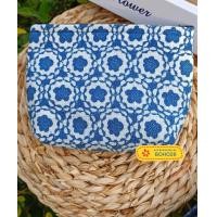 ราคา กระเป๋าใส่เหรียญ ของกระจุกกระจิก เป็นงานผ้าฝ้ายพิมพ์ลาย ผ้าม่อฮ่อม ขนาด 14 10 4 ซม รุ่นนี้มีซิป คละลายค่ะ ของฝากเมืองแพร่ (20439864233)