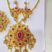 ราคา vintage jewelry เครื่องประดับไทย เครื่องประดับชุดไทย พลอยเทียมสร้อยคอ สร้อยคอจี้ ชุดสูทสีทอง ต่างหู หัวเข็มขัด สีแดง (20966304182)