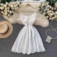 ราคา ชุดมินิเดรสสายเดี่ยวดีเทลฉลุลูกไม้เรียบๆ งานน่ารักมินิมอล (20821987815)