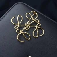 ราคา ต้นฉบับ Spain Loewe stone brooch new ins Loewe brooch geometric square hollow corsage cold and windproof high end coat accessories female (19635363451)